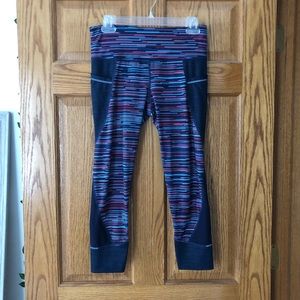 Athleta stash pocket Capri leggings. Small. EUC